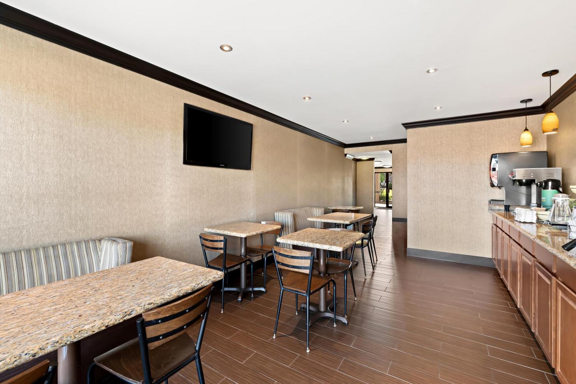 Quality Inn & Suites Dumas Luaran gambar